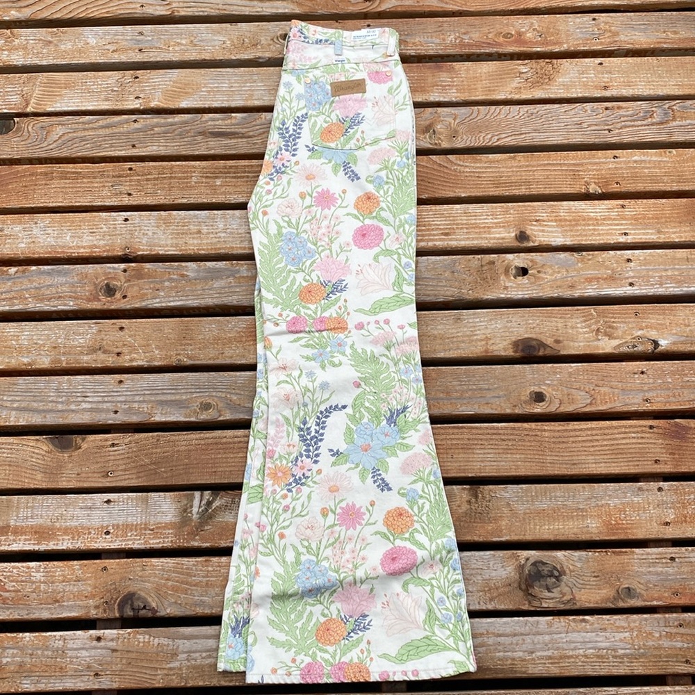 Wrangler Wanderer 622 Floral High Rise Flare